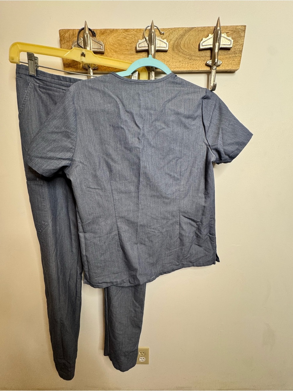 Figs Technical Collection Light Denim color Scrub Set- small - Picture 4 of 13